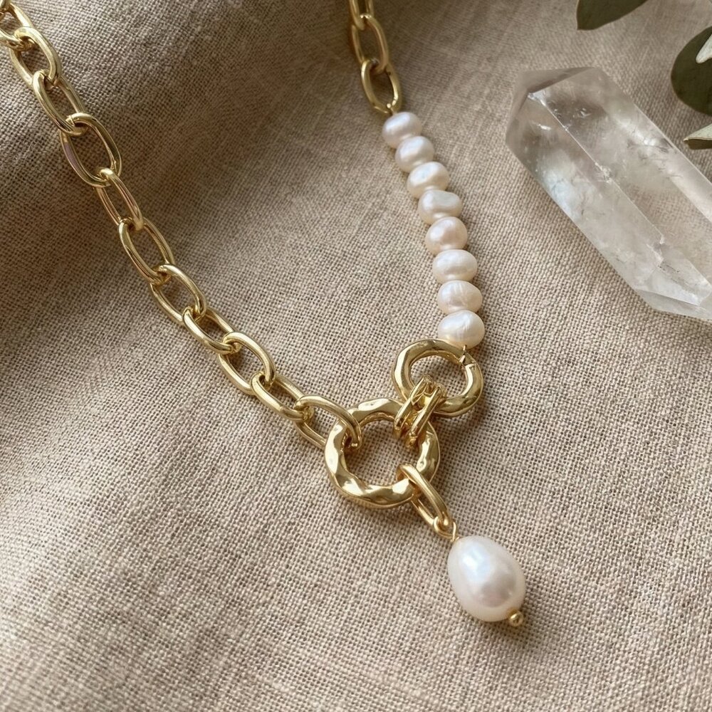 18K Gold Paperclip Chain Freshwater Pearl Asymmetrical Necklace Modern Old Money - Picture 8 of 10